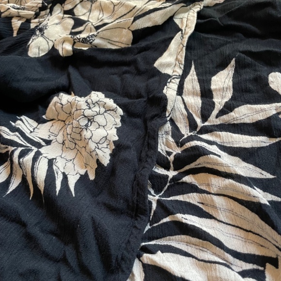 Billabong Beach Coverup - Picture 5 of 8